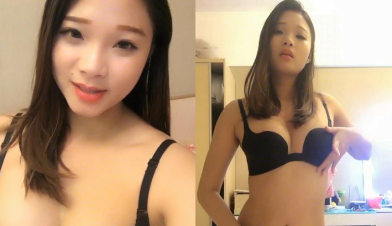 清纯大奶妹乳晕外露!!就算外露还是要镇定直播~